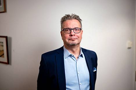 Helsingin Sanomien vt. vastaava päätoimittaja Antero Mukka luonnehtii tuomiota osittaiseksi helpotukseksi mutta silti pettymykseksi.