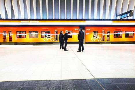 Metro Koivusaaren asemalla lokakuussa 2020. Kuva ei liity onnettomuuteen.