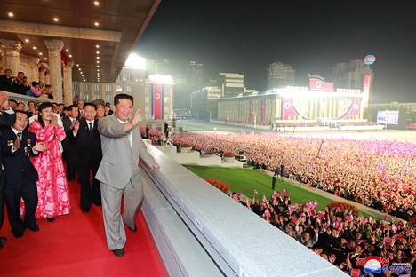 Kim Jong-un osallistui puolisotilaallisten joukkojen paraatiin Pyongyangissa syyskuussa. 