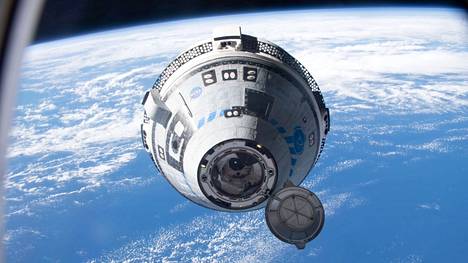 Starliner telakoitui koelennolla ISS-avaruusasemaan toukokuussa 2022, silloin vielä ilman astronautteja. 