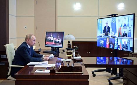 Venäjän presidentti Vladimir Putin osallistui etäyhteydellä kollektiivisen turvallisuuden organisaatio CSTO:n kokoukseen yhdessä Kazakstanin presidentin kanssa 10. tammikuuta.