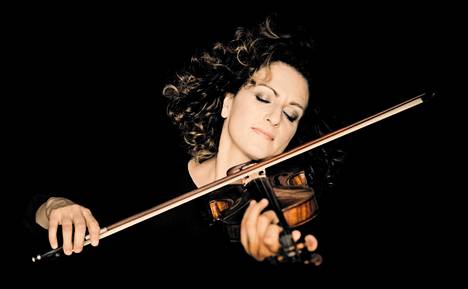 Liza Ferschtman kertoi Prokofievin viulukonsertossa kiinnostavaa, sävykästä tarinaa.