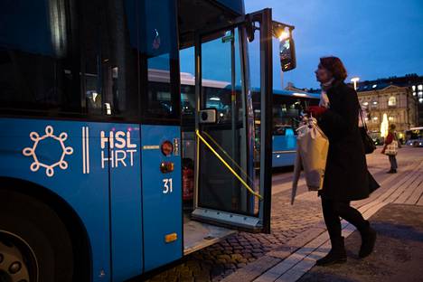 HSL:n mukaan joukkoliikenteen matkustajamäärät eivät ole vielä palanneet koronaviruspandemiaa edeltäneelle tasolle.