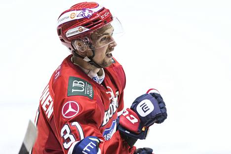 Eetu Koivistoinen päästelee iloa irti tehtyään HIFK:n ensimmäisen maalin Kärppiä vastaan. 