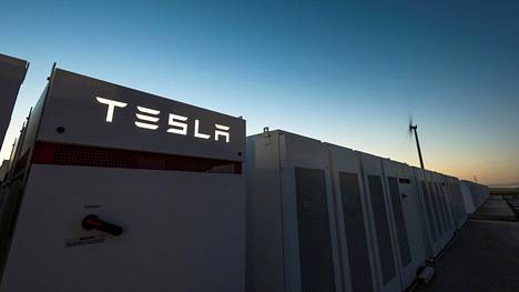 Autoalan vaikuttaja tylyttää Teslaa ja pitää uutta superautoa harhautuksena – ”He eivät ikinä selviä vuoteen 2019 asti”