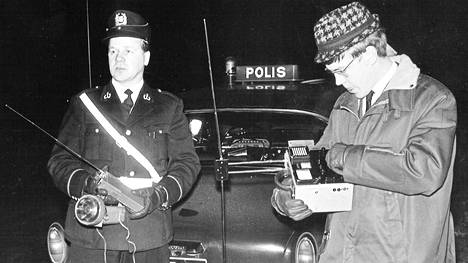 HS 50 vuotta sitten perjantaina 12.12.1969: Poliisi ja radion tarkkailijat iskivät