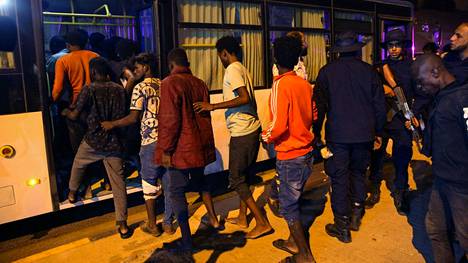 Siirtolaisuus | Libyassa vartijat surmasivat kuusi pidätettyä siirtolaista