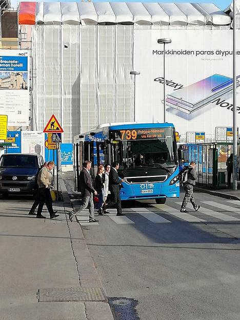 Andy Saari otti kuvan bussista tapahtuman jälkeen Rautatientorilla.
