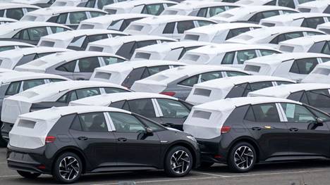 Autot ovat Saksalle tärkeä teollisuuden haara. Kuvassa Volkswagenin autoja Zwickaun tehtaalla helmikuun lopulla.
