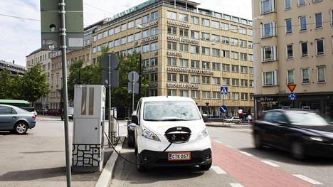 Pieni suomalaisfirma pääsi kumppaniksi sähköautoilun suurhankkeeseen – Energiajätti Eon rakentaa Eurooppaan kymmeniätuhansia latauspisteitä