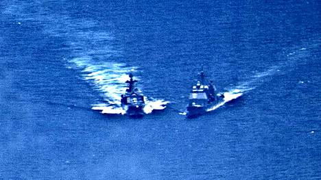 Venäjän ja Yhdysvaltojen sota­laivat ajautuivat törmäys­kurssille Itä-Kiinan merellä, video näyttää tilanteen