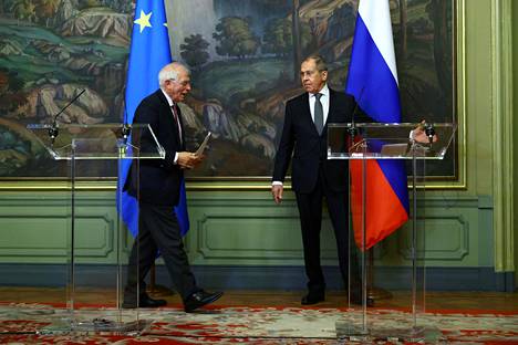 EU:n korkea edustaja Josep Borrell ja Venäjän ulkoministeri Sergei Lavrov tiedotustilaisuudessa Moskovassa perjantaina.