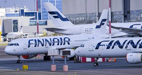 Lentoyhtiö Finnairin matkustajakoneita Helsinki-Vantaan lentokentällä Vantaalla viime vuoden toukokuussa