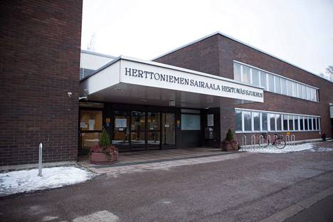 Helsingin kaupunki varautuu koronaviruspotilaiden määrän lisääntymiseen avaamalla Herttoniemen varasairaalaan 50 potilaspaikkaa.