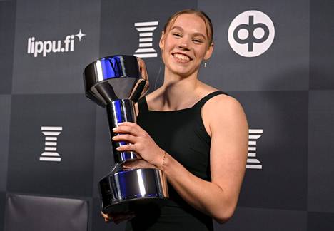 Saga Vanninen pääsi jälleen juhlimaan Vuoden nuoren urheilijan palkintoa.