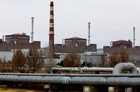 Kansainvälisen atomienergiajärjestö IAEA:n pääjohtaja Rafael Grossi sanoi keskiviikkona, että järjestö lähettää asiantuntijaryhmiä kaikkiin neljään Ukrainan ydinvoimalaan. Näin se pyrkii vähentämään vakavien onnettomuuksien riskiä. Venäjän hallussa olevan Zaporižžjan voimalan alueelle on tehty toistuvia iskuja ja Venäjä käyttää voimalaa taisteluissa kilpenään. Ydinvoimala on Euroopan suurin.