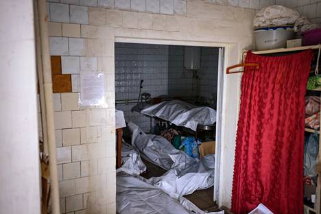 Ukrainalaisten sotilaiden ruumiita odottamassa kotiin kuljettamista itäukrainalaisessa ruumishuoneessa.