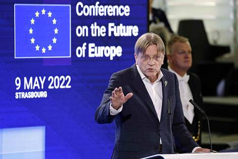 Yksi aloitteentekijöistä epäluottamuslauseessa on Guy Verhofstadt, entinen Belgian pääministeri.