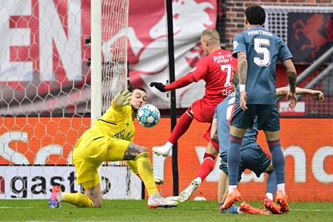 Feyenoordin maalivahti Justin Bijlow teki ottelussa myös vahvoja torjuntoja sunnuntaina.