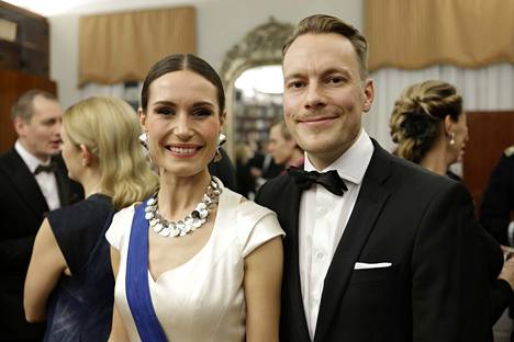 Sanna Marin ja Markus Räikkönen kuvattiin yhdessä Linnan juhlissa viime itsenäisyyspäivänä.