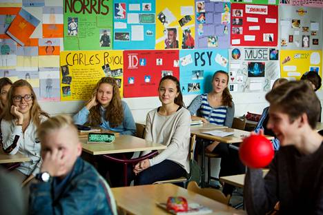 Kansallinen HPV-rokotusohjelma alkoi Suomessa syksyllä 2013. Kruunuhaan yläasteen 9G-luokan terveystiedontunnilla käsiteltiin tuolloin lyhyesti papilloomavirusta HS:n pyynnöstä. 