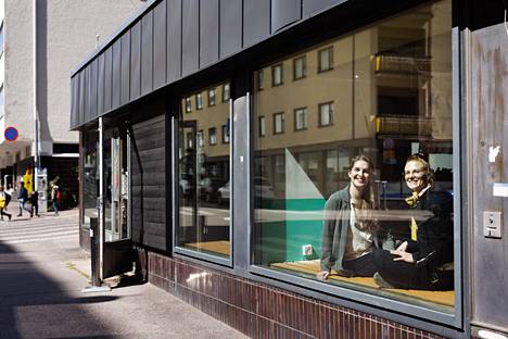 Kantola ja Yli-Räisänen kertovat, että nimenomaan seksuaalivähemmistöihin kuuluville naisille suunnattua ravintolaa ei ole ollut Helsingissä vuosituhannen alun jälkeen.