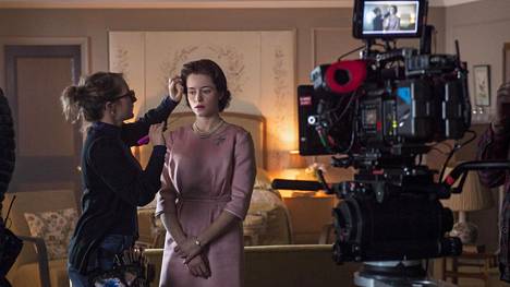 The Crown -hittisarjan tuottajat pyytävät anteeksi päänäyttelijöiltään – syynä kuningatarta näyttelevän Claire Foyn pienempi palkka