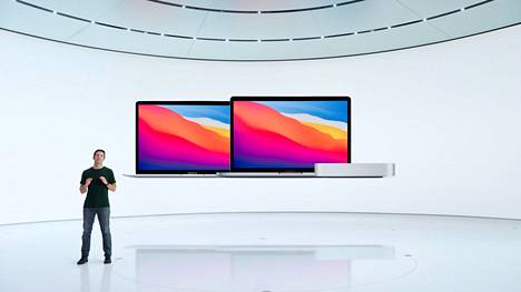 Applen laitteisto-osaston varajohtaja John Ternus esitteli uusia Mac-tietokoneita Applen mainosvideolla.