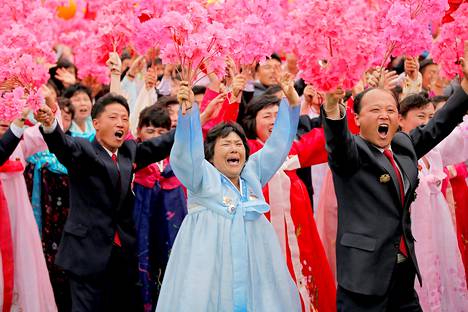 Pjongjangissa juhlittiin puolueen 36-vuotista taivalta vallassa toukokuussa 2016 – ja äkkiä marssivat näkivät Kim Jong-unin.
