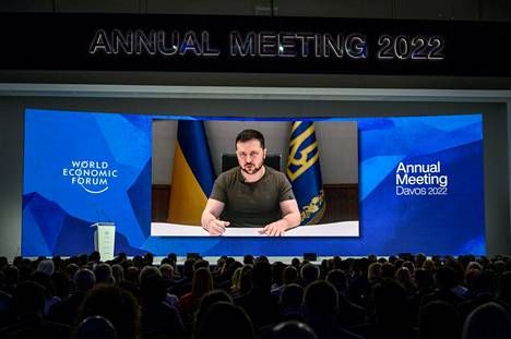Ukrainan presidentti Volodymyr Zelenskyi puhui talousfoorumille keväällä 2022.