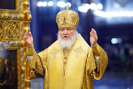 Moskovan patriarkka Kirill jumalanpalveluksessa Kristus Vapahtajan katedraalissa sunnuntaina 27. helmikuuta. Tuona päivänä hän kutsui Venäjää vastustavia ukrainalaisia ”pahan voimiksi”.