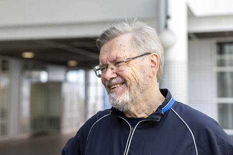Pertti Rintahaka on asunut Itä-Pasilassa 41 vuotta. Kävelylenkeillä tulee kuljettua Ratapihantien liiketilan läpi monta kertaa viikossa.