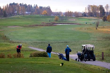 Osa Espoo Ringside Golfin golfosakkeiden omistajista haluaisi myydä pelikentän maat asuntorakentamiselle ja osa taas pitää alueen ennallaan pelikäytössä.