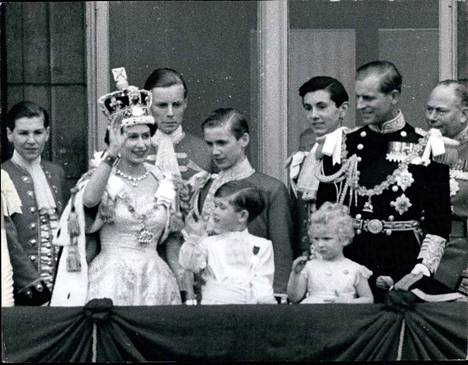 The newly crowned Queen Elizabeth, Prince Charles, Princess Anne and Prince Philip on the balcony of Buckingham Palace, surrounded by the rest of the royal family.