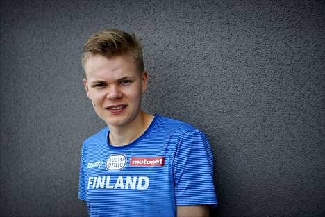 Kestävyysjuoksija Eemil Helander kuvattiin yleisurheilukauden avaustilaisuudessa Pajulahdessa 23. toukokuuta.