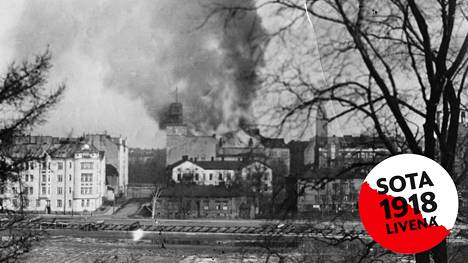 13. huhtikuuta: Punaiset antautuvat Helsingissä, ja saksalaisjoukot valtaavat keskustan – kirjailija Juhani Aho hämmästelee ruumiita ja vankeja kotikaupunkinsa kaduilla