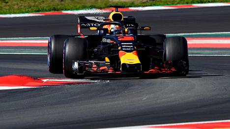 Daniel Ricciardon ennätykseen päättynyt testipäivä nosti Red Bullin menestystoiveet korkeuksiin – Mercedeksen kilpajohtajan mukaan Red Bull on mukana mestaruustaistelussa