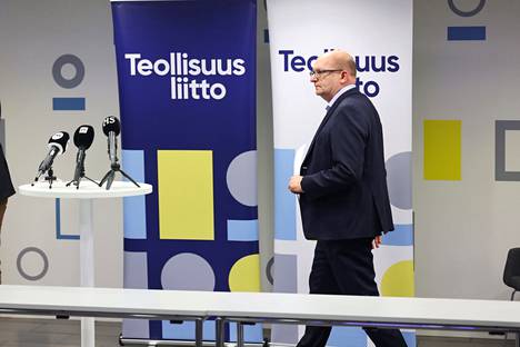 Teollisuusliiton puheenjohtaja Riku Aalto saapui sunnuntaina kertomaan, että Teollisuusliitto on hyväksynyt teknologiateollisuuden ja kemianteollisuuden palkkaratkaisut.