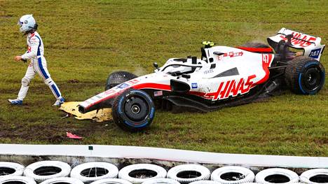 Mick Schumacher joutui keskeyttämään Japanin F1-osakilpailussa.