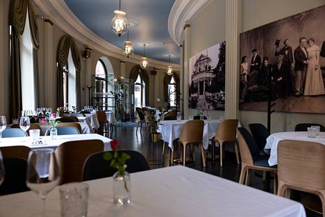 Svenska Teaternin komeassa tilassa toimi aikaisemmin kahviloita, nyt paikalla on täysimittainen ravintola.