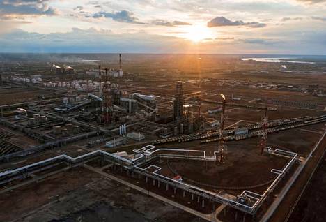 Öljy-yhtiö Lukoilin öljynjalostamo Volgogradissa.