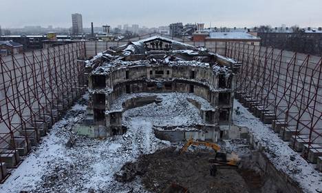 Mariupolin draamateatteri tuhoutui Venäjän ohjusiskussa täysin.