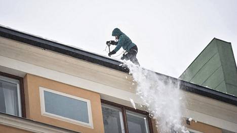 Helsingin kaupunki varoittaa: lumi voi nyt luhistaa kattoja – 1900-luvun puolivälissä rakennetut talot erityisvaarassa