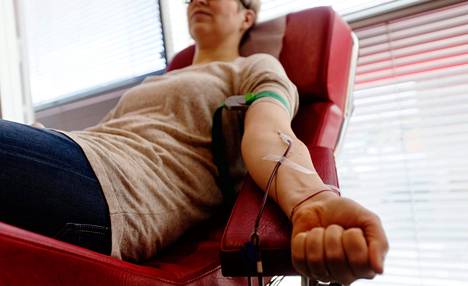 Asiantuntija suosittelee, että 18–25-vuotiaat naiset luovuttaisivat verta vain kerran tai enintään kahdesti vuodessa.