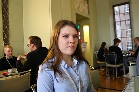 Lappeenrantalainen Anna Vellonen osallistui perjantaina Nuorten parlamentin täysistuntoon Eduskuntatalossa.