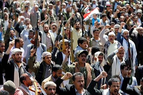 Jemeniläiset vaativat sunnuntaina YK:n edustalla Sanaassa tutkintaa tuhoisasta ilmaiskusta.