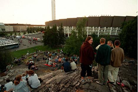 Olympiastadionin ulkopuolellakin pidettiin Turner-bileitä, kun Tina Turner esiintyi stadionilla suomalaisille kesällä 1996.