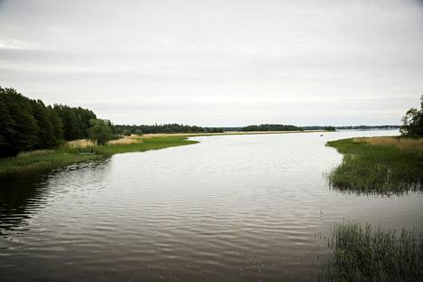 Vasemmalla näkyvä Lammassaari kuuluu Viikin-Vanhankaupunginlahden luonnonsuojelualueeseen.