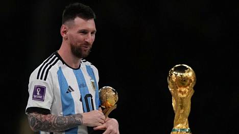 Messi palkittiin MM-turnauksen parhaana pelaajana.