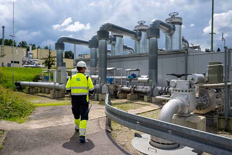 Energiayhtiö Uniperin työntekijä yhtiön kaasuvarastolla Bierwangissa Etelä-Saksassa.
